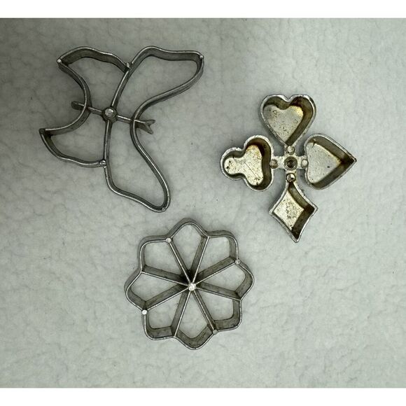 Vintage Metal Cookie Cutters Rosette Butterfly Flower Baking Stamps Set Of 3 - Picture 1 of 6